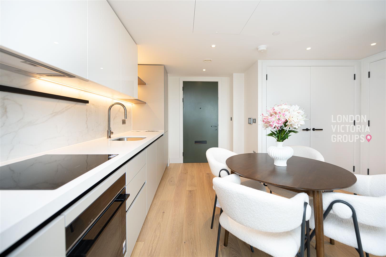 1 bed property in Fountain Park Way, London